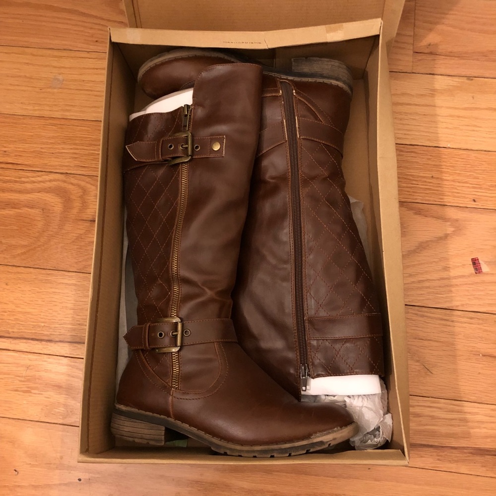 Dark brown knee high boots 👢